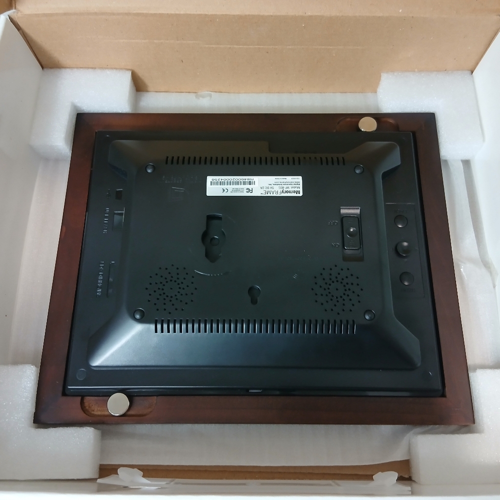 MemoryFrame 8"×10" Digital Picture Frame - Picture 3 of 5